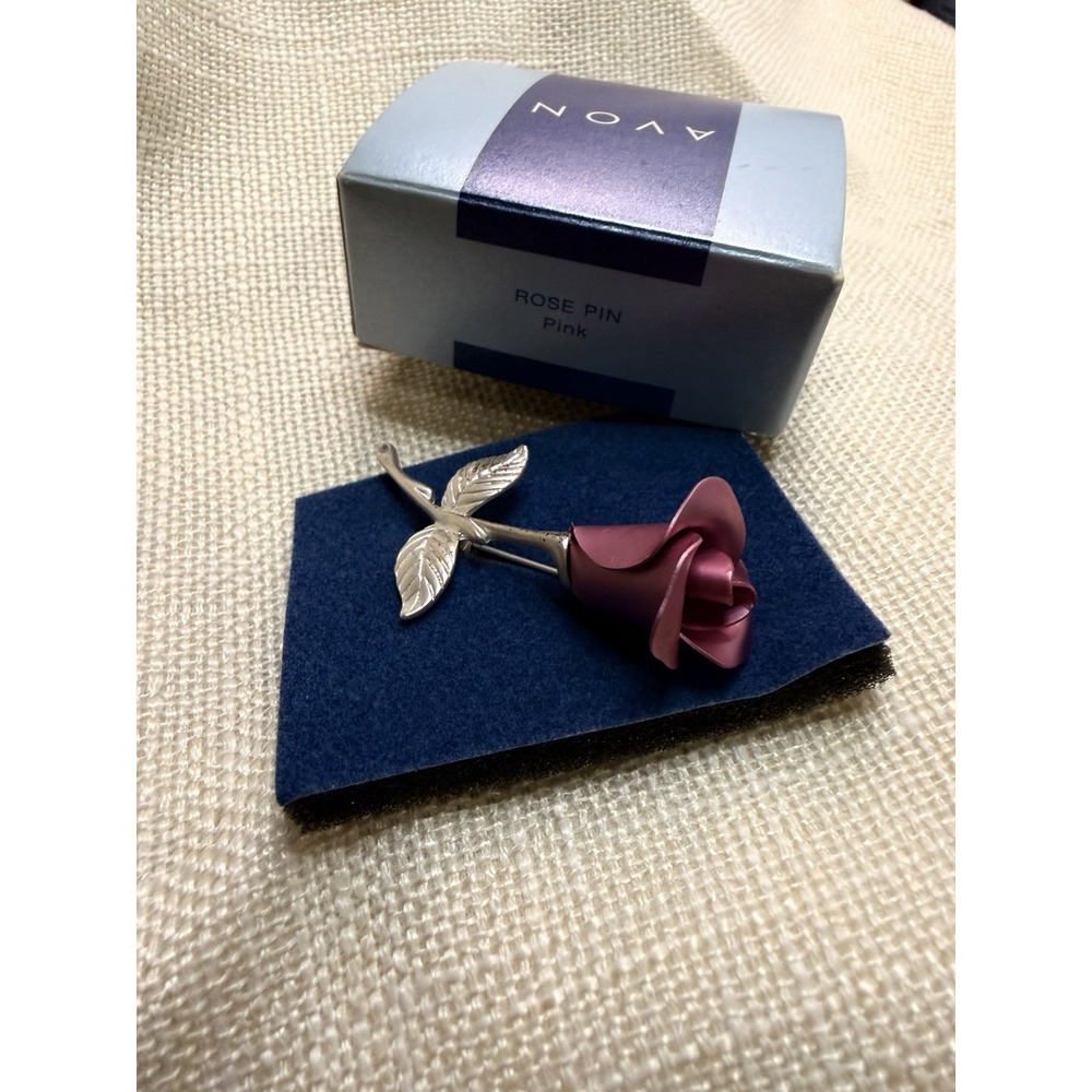 Avon Rosebud Brooch Pin Pink Rose Silver Tone Long Stem Leaves Vintage